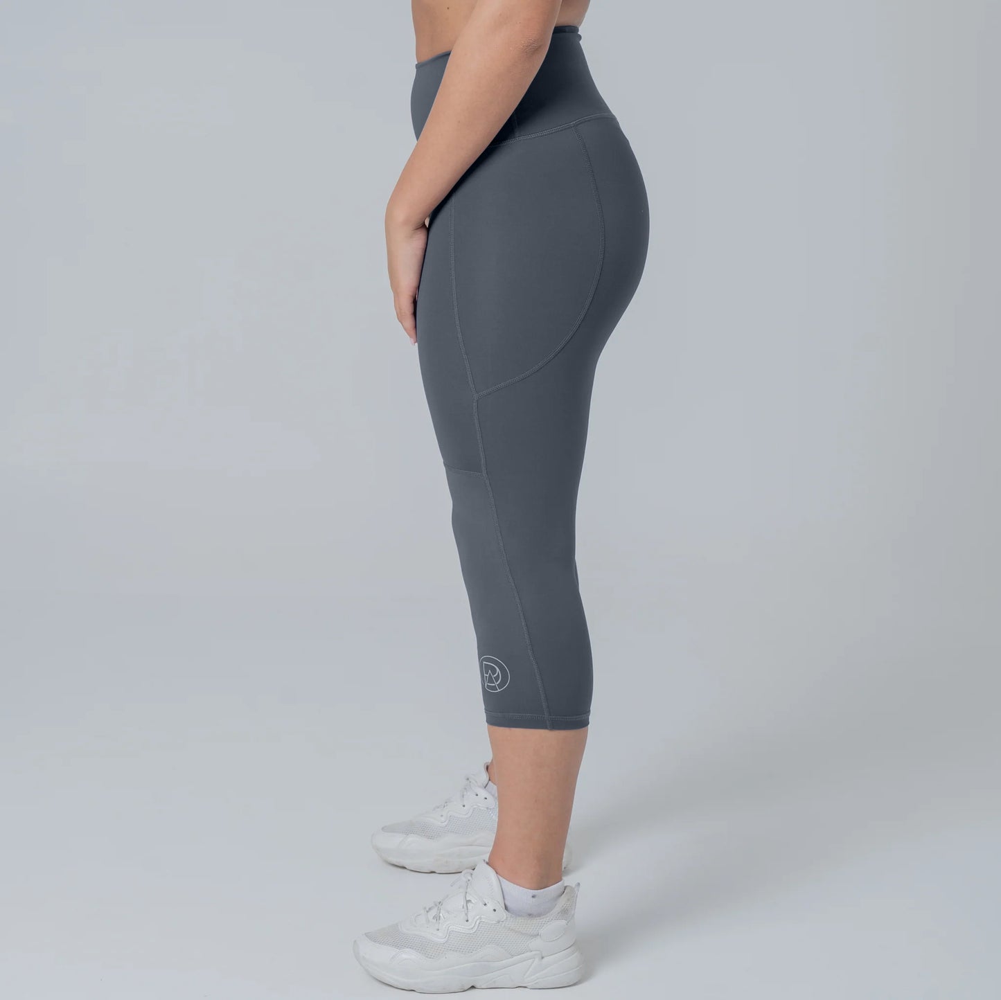 PADA Cropped Knee-Padded Leggings in Navy/Black/Grey