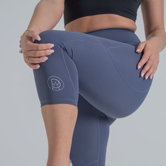 PADA Cropped Knee-Padded Leggings in Navy/Black Pada