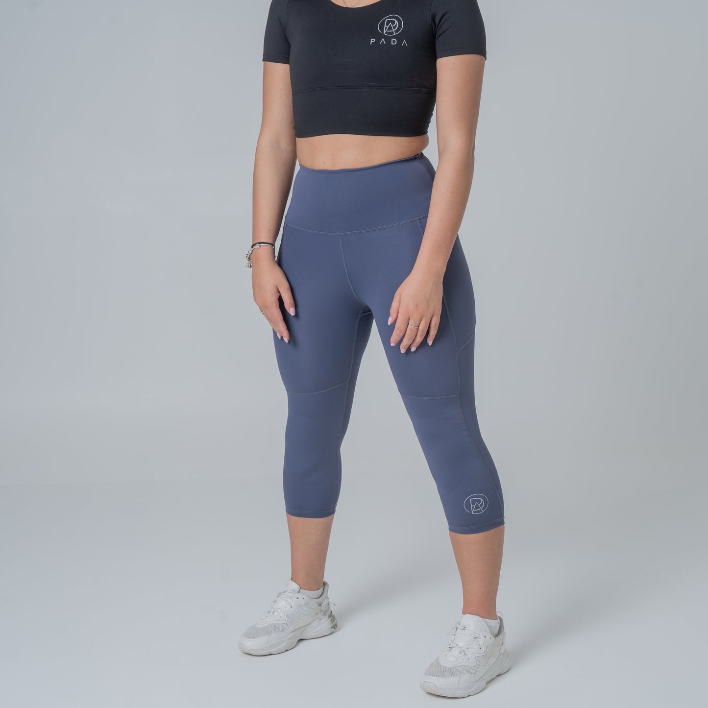 PADA Cropped Knee-Padded Leggings in Navy/Black Pada