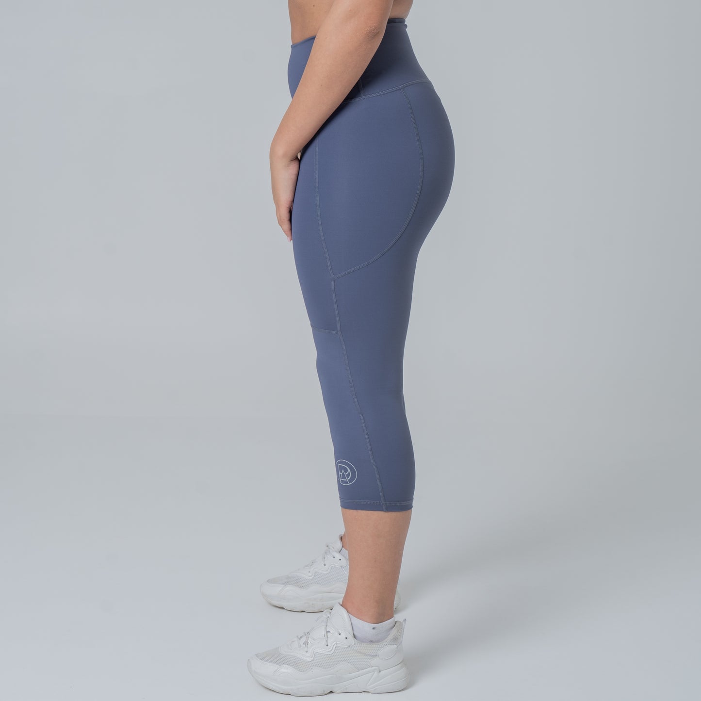 PADA Cropped Knee-Padded Leggings in Navy/Black Pada