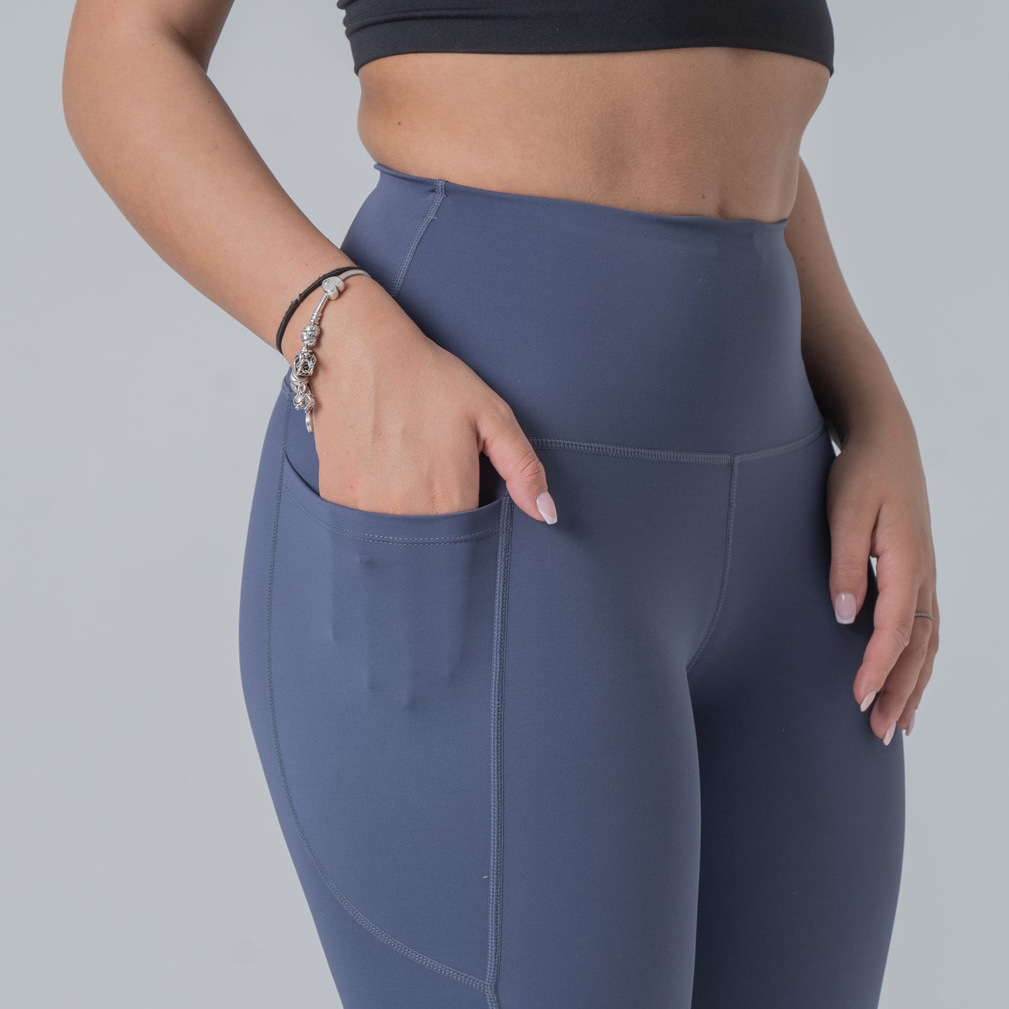 PADA Cropped Knee-Padded Leggings in Navy/Black Pada