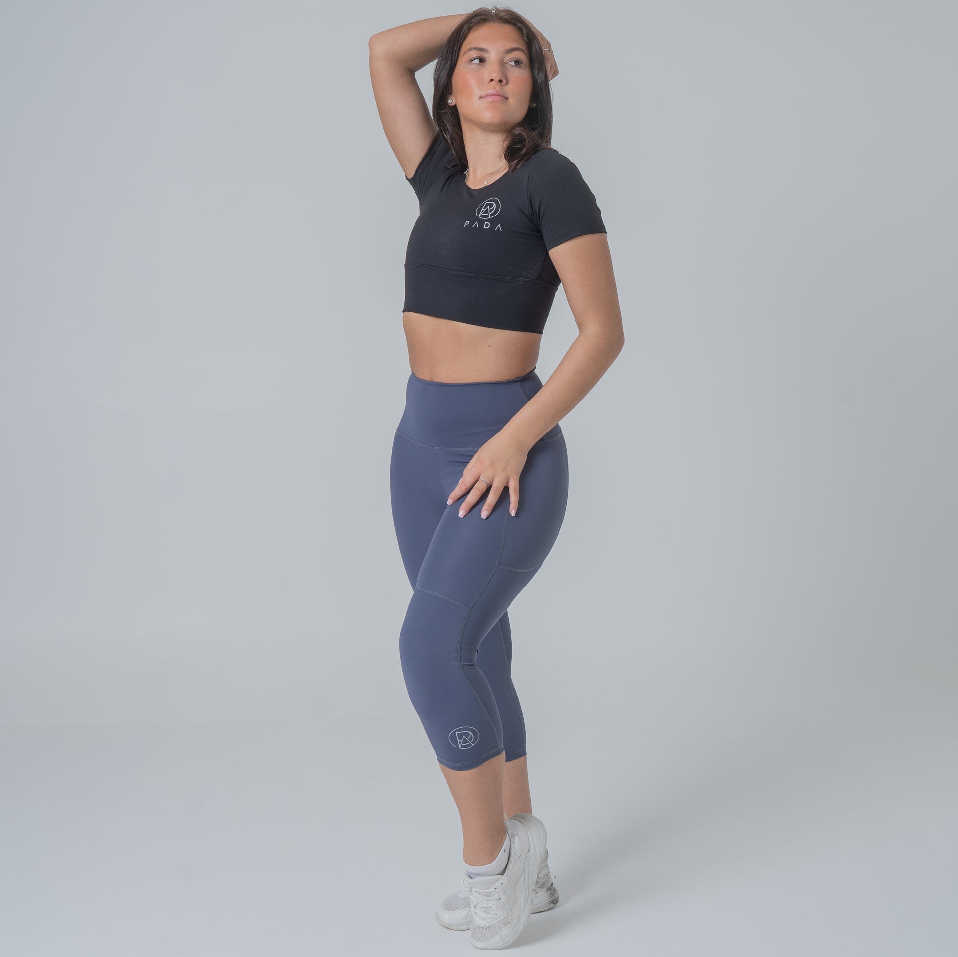 PADA Cropped Knee-Padded Leggings in Navy/Black Pada