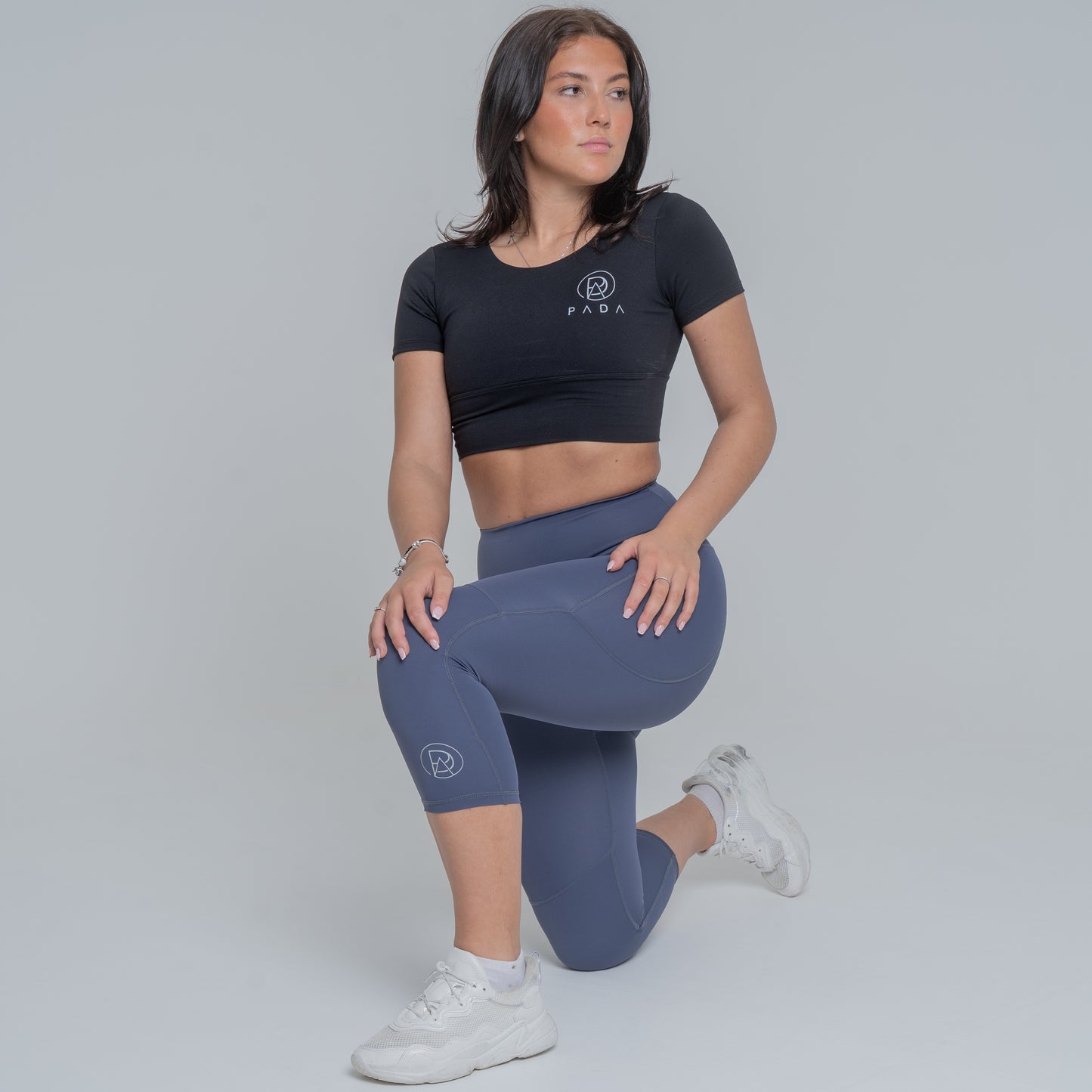 PADA Cropped Knee-Padded Leggings in Navy/Black Pada
