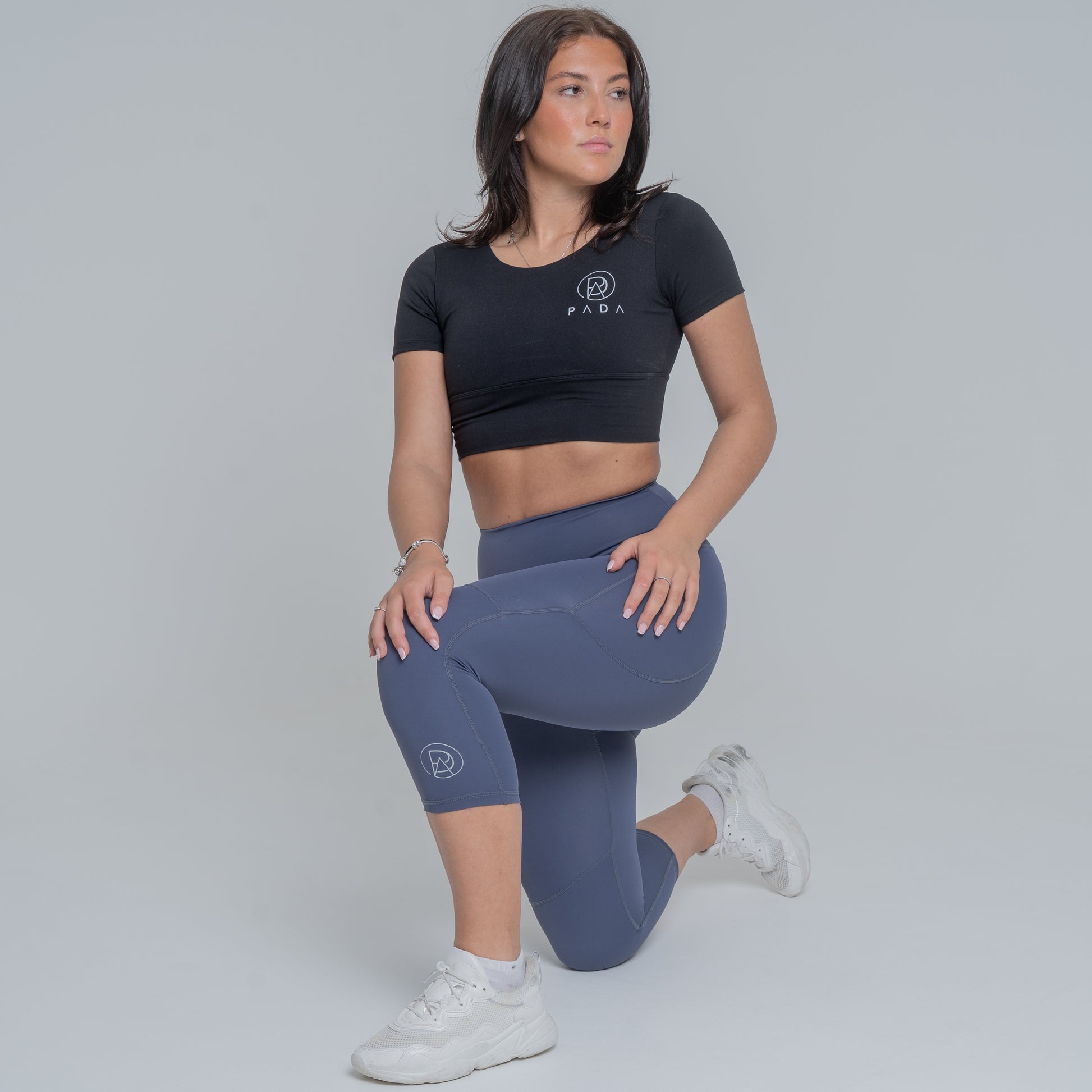PADA Cropped Knee-Padded Leggings in Navy/Black Pada