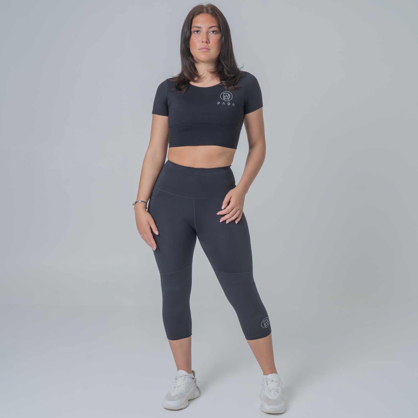PADA Cropped Knee-Padded Leggings in Navy/Black Pada