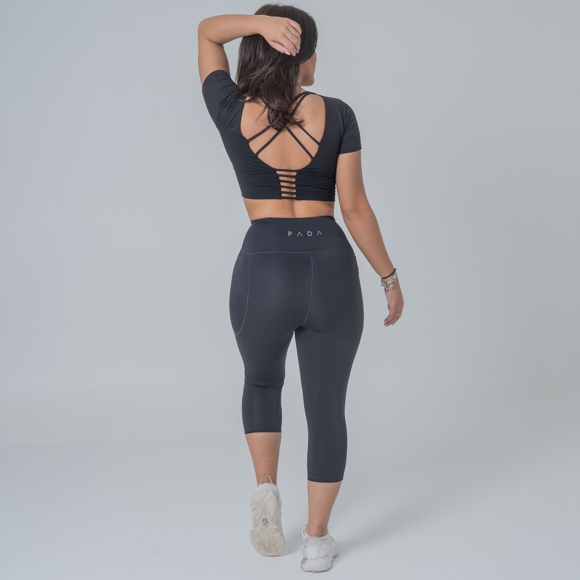 PADA Cropped Knee-Padded Leggings in Navy/Black Pada