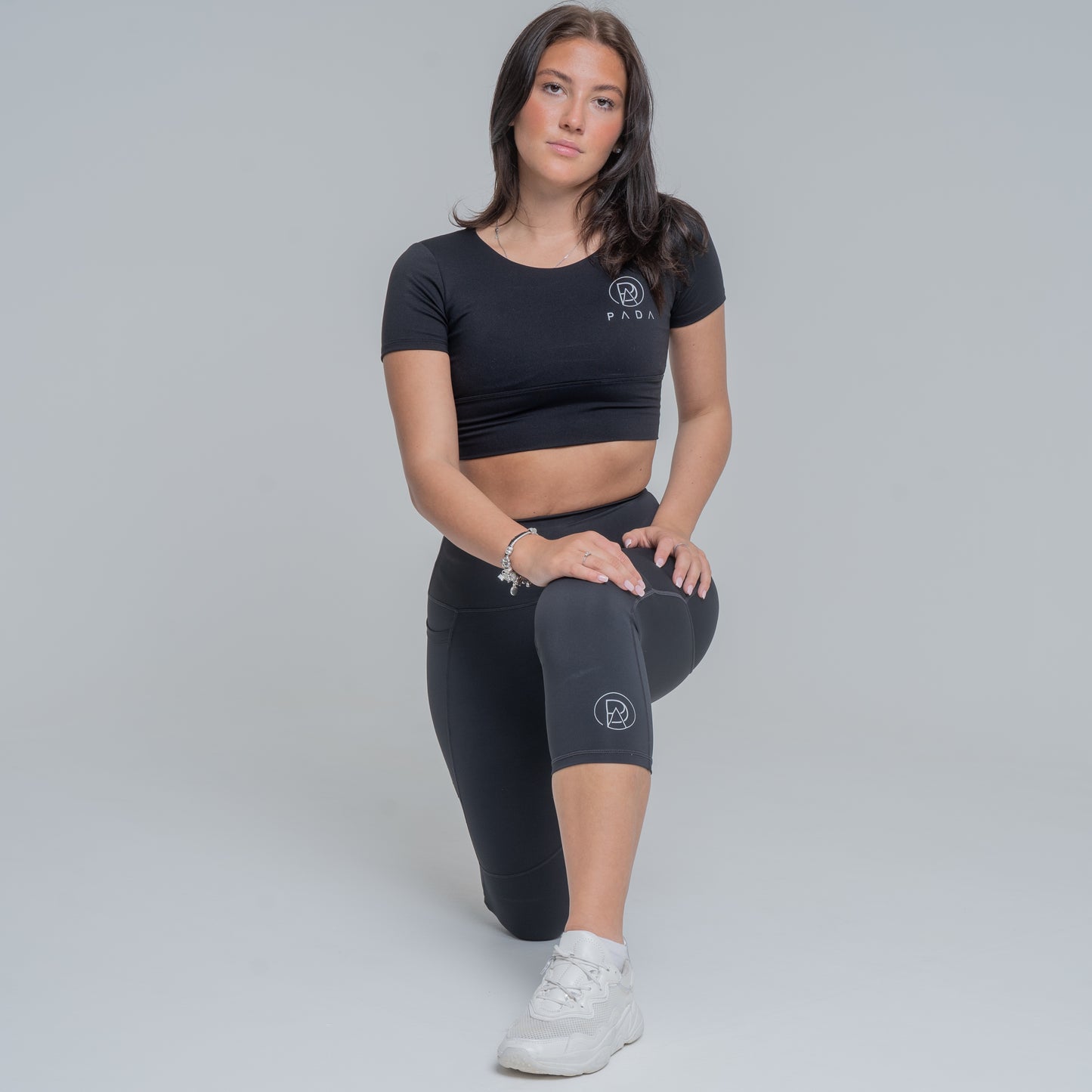 PADA Cropped Knee-Padded Leggings in Navy/Black Pada