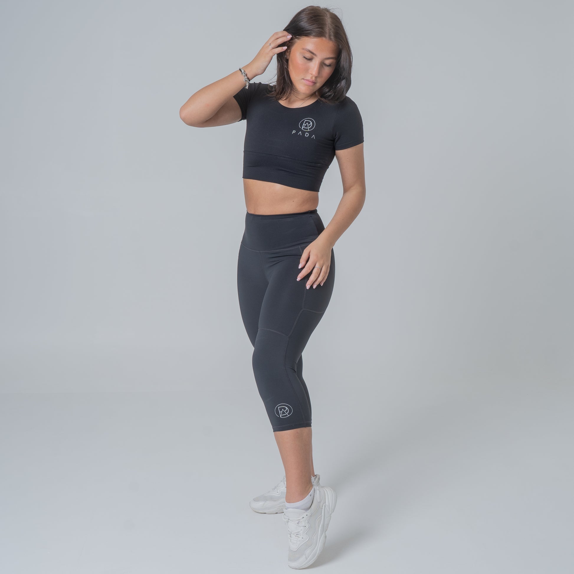 PADA Cropped Knee-Padded Leggings in Navy/Black Pada
