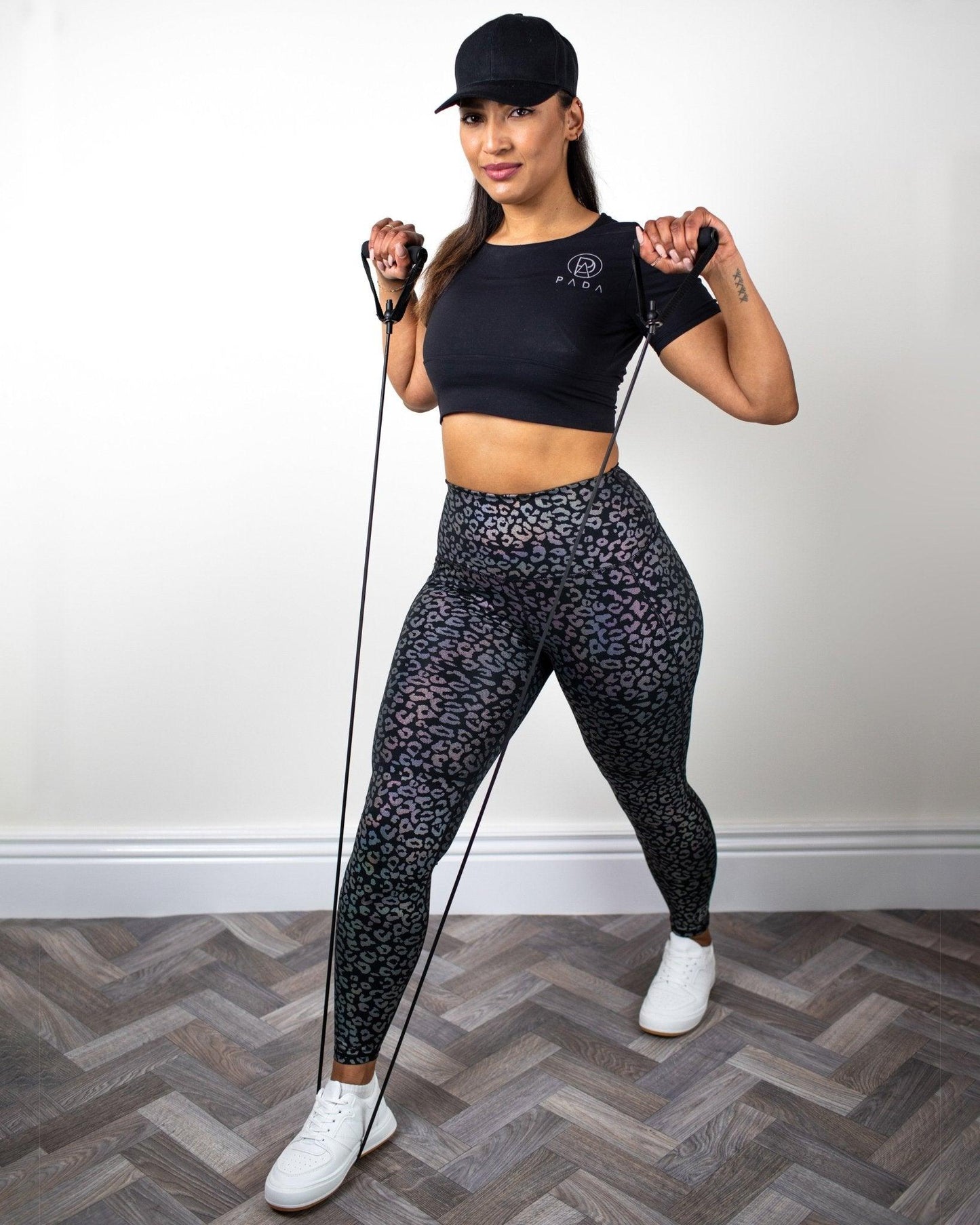 Black Criss-Cross Cropped Gym Top Pada