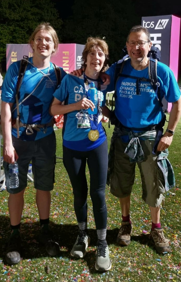 Runner with Parkinson’s completing the London Marathon wearing PADA knee-padded leggings for chronic illness support and knee pain relief.